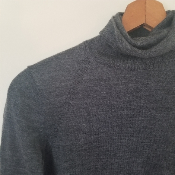 Banana Republic Merino Wool Lightweight Heathered Grey Turtleneck Size XS - Picture 2 of 6